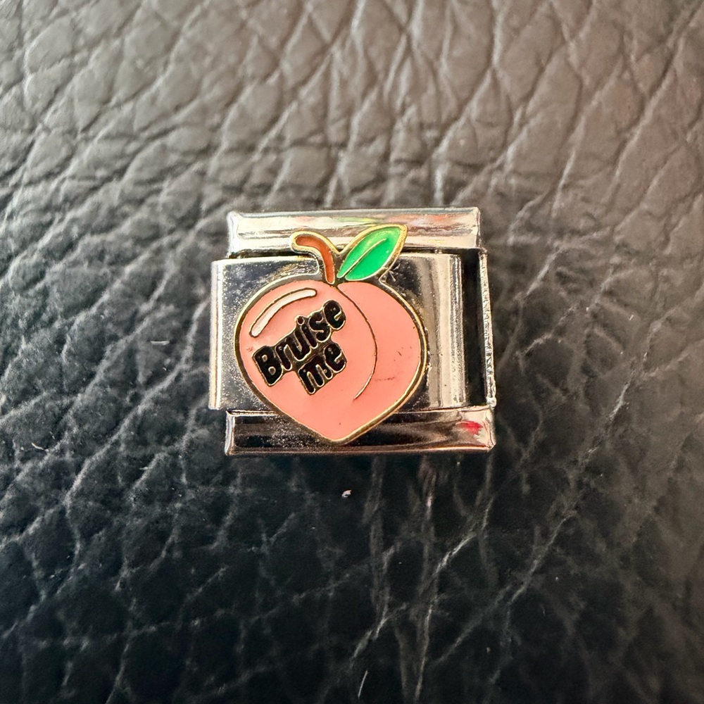 “Bruise Me” Peach Italian Charm – 9mm Playful Fruit Link